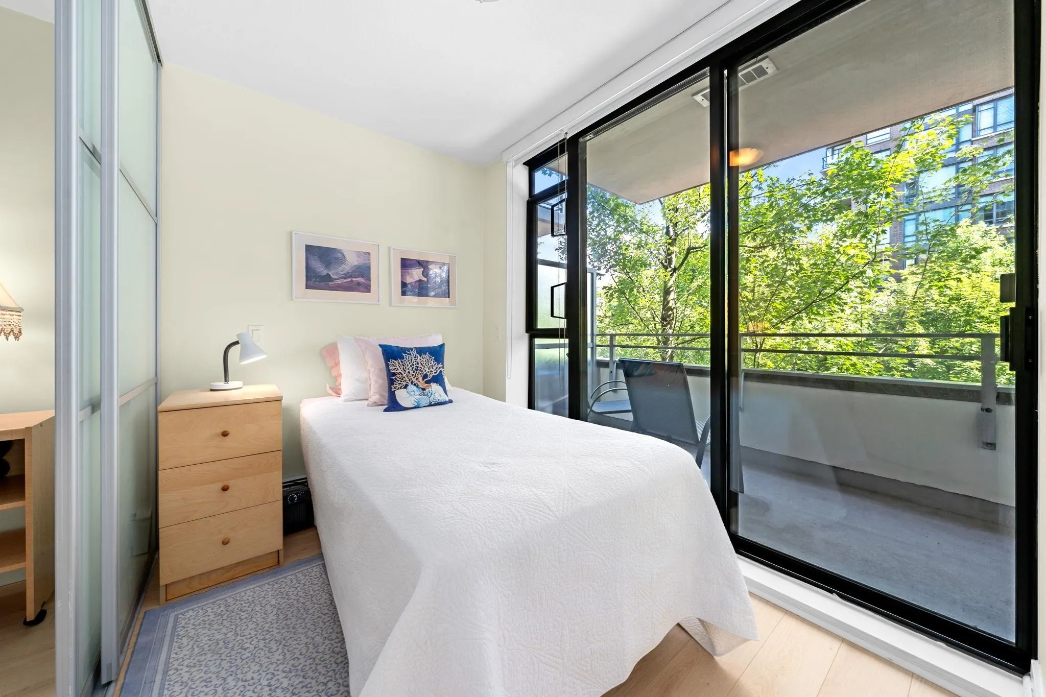 175 W 1st Street #305