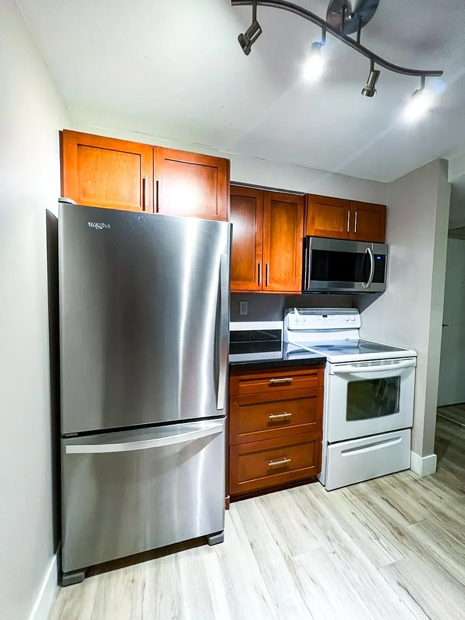 1270 Robson Street #205