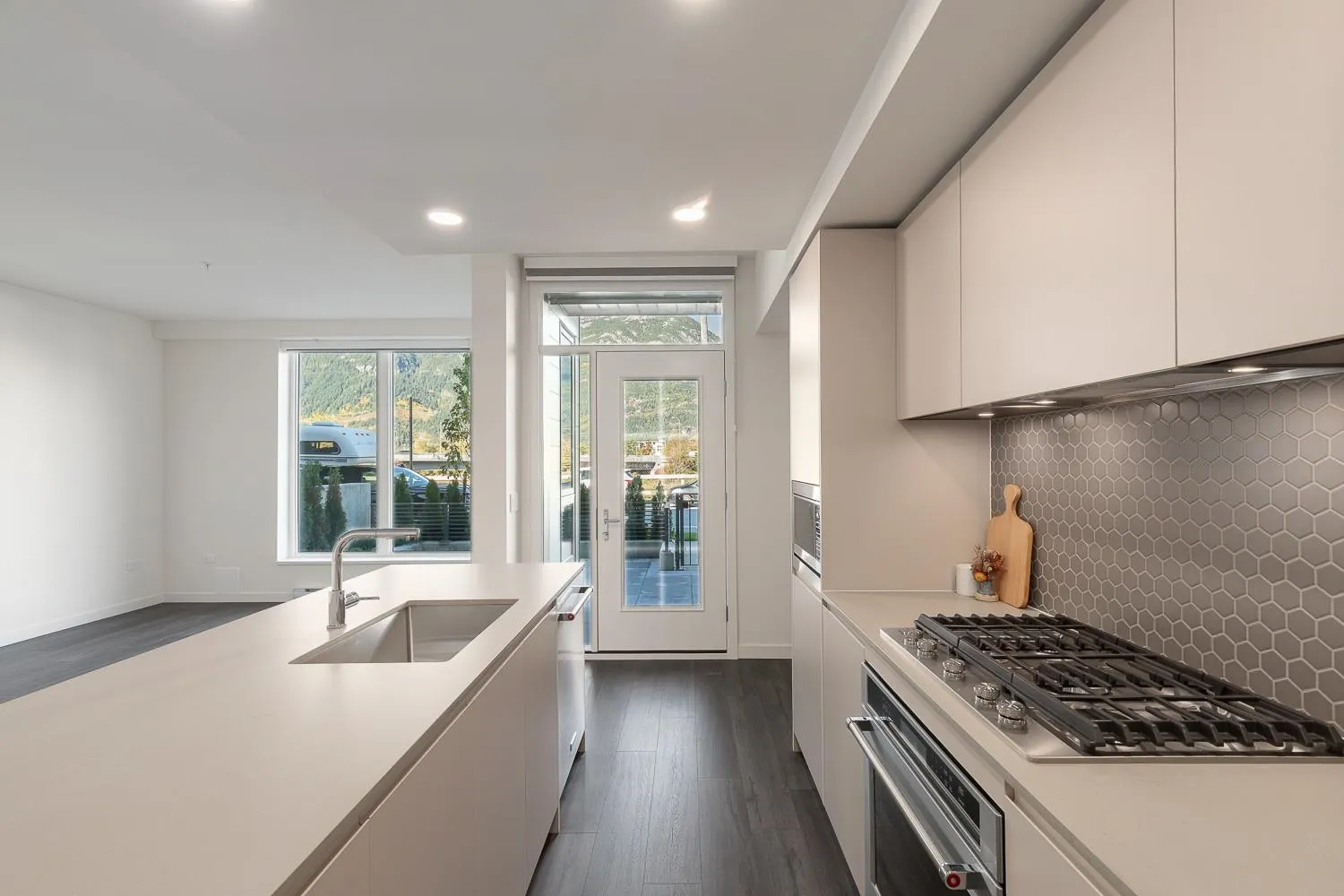 1502 Scott Crescent #111