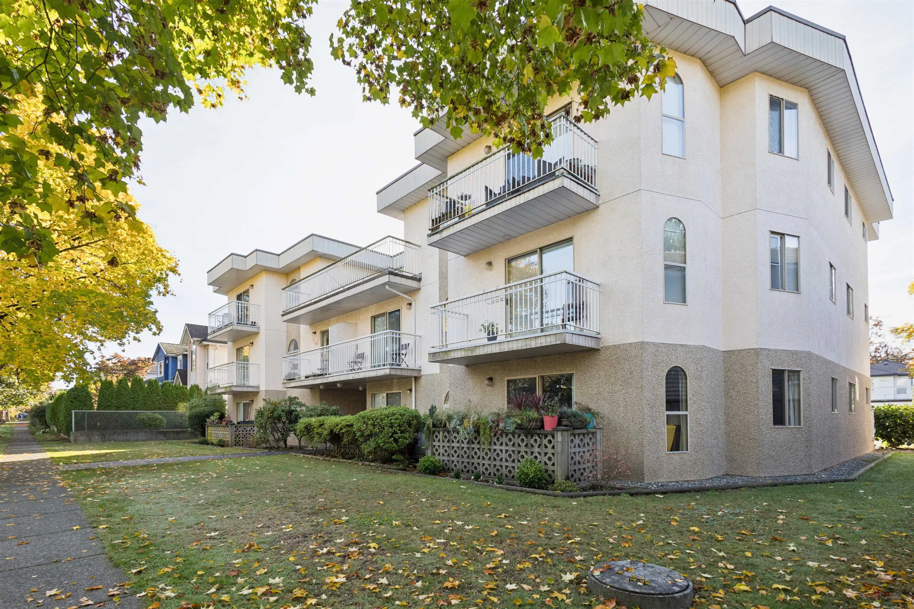 458 E 44th Avenue #303