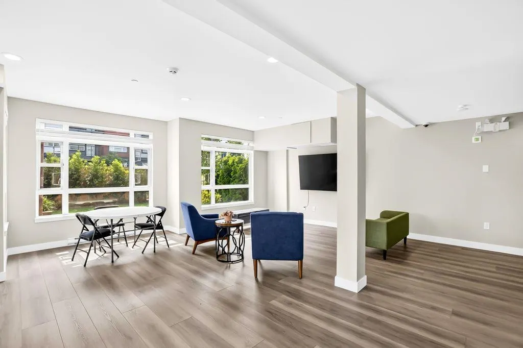 22562 121 Avenue #107