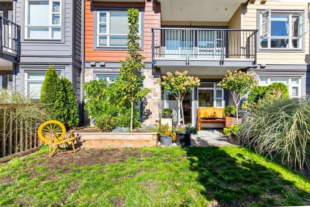 22562 121 Avenue #107