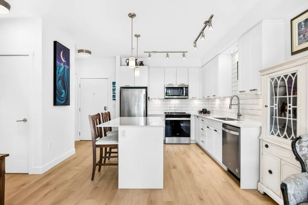 22562 121 Avenue #107