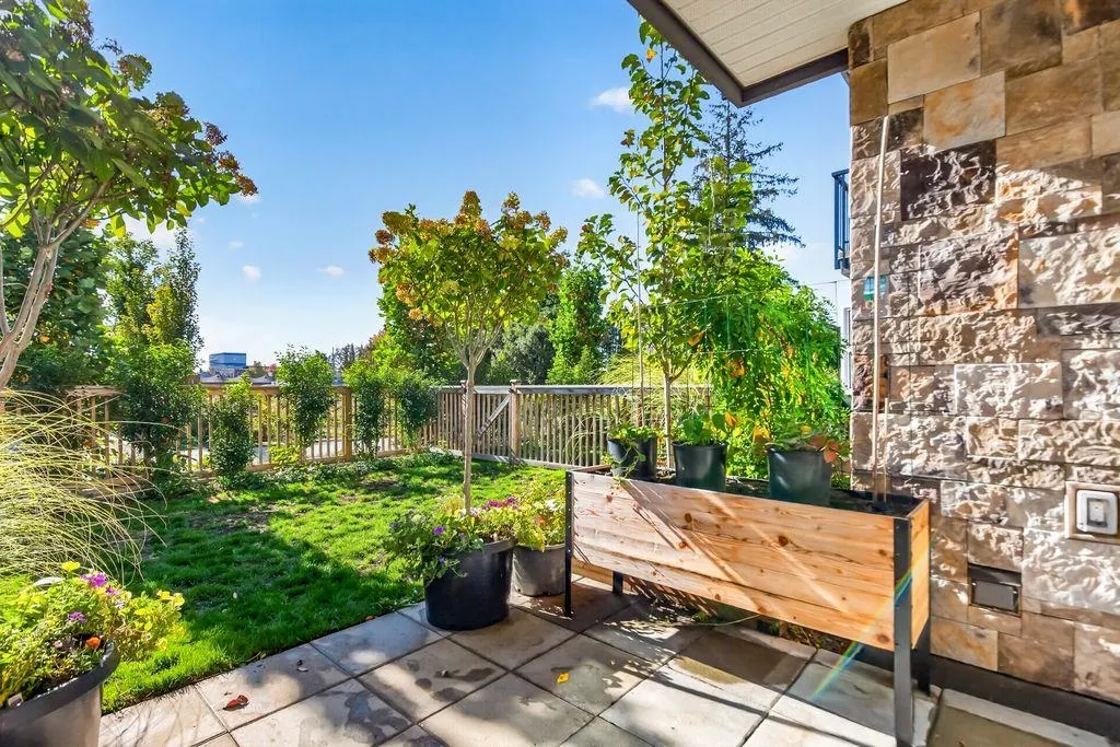 22562 121 Avenue #107