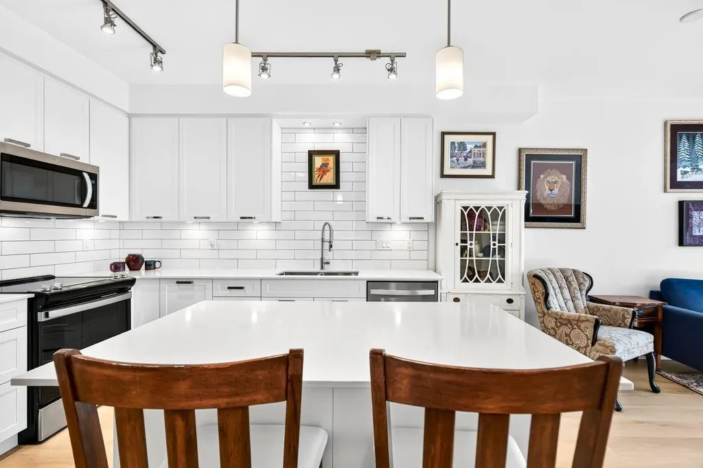 22562 121 Avenue #107