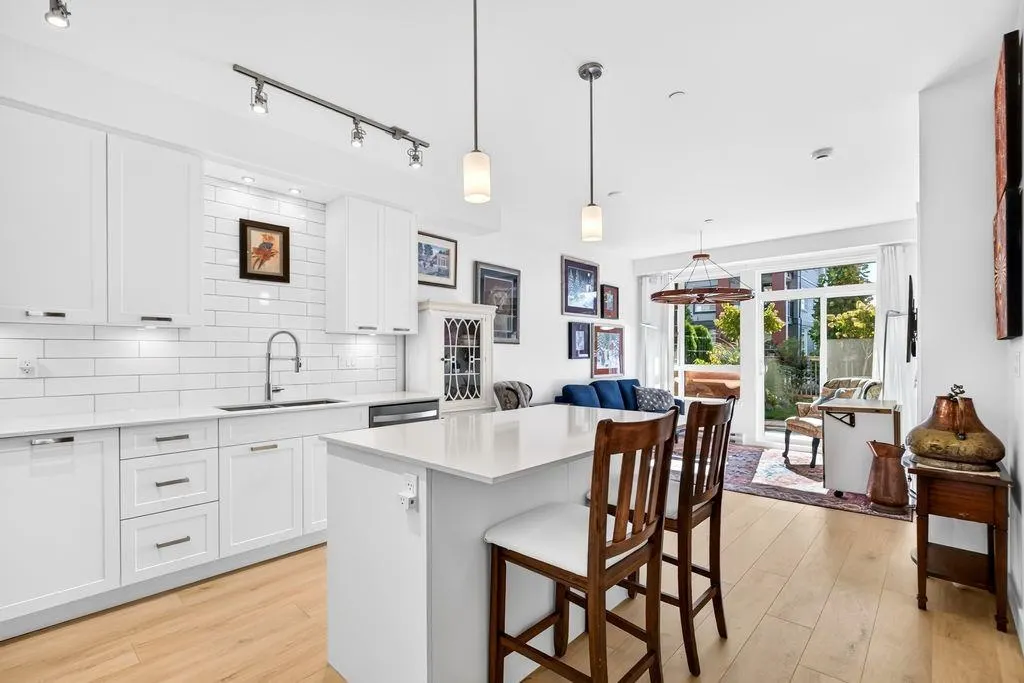22562 121 Avenue #107