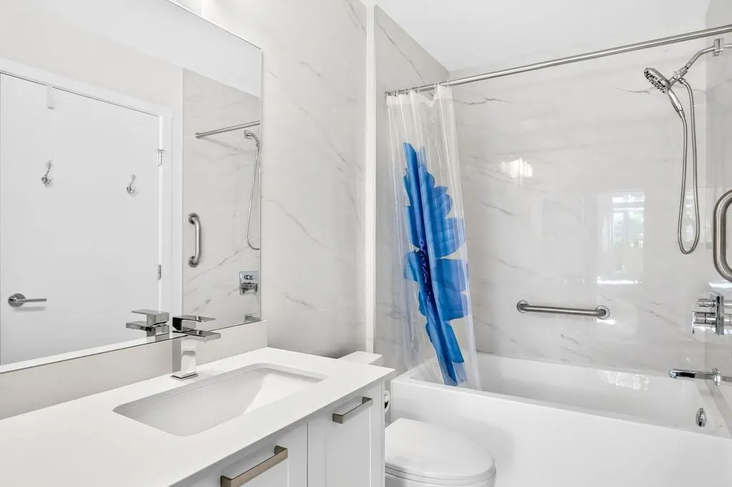 22562 121 Avenue #107