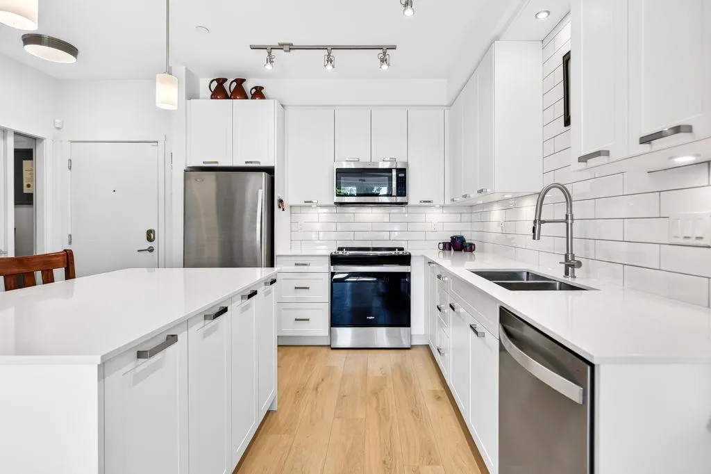 22562 121 Avenue #107
