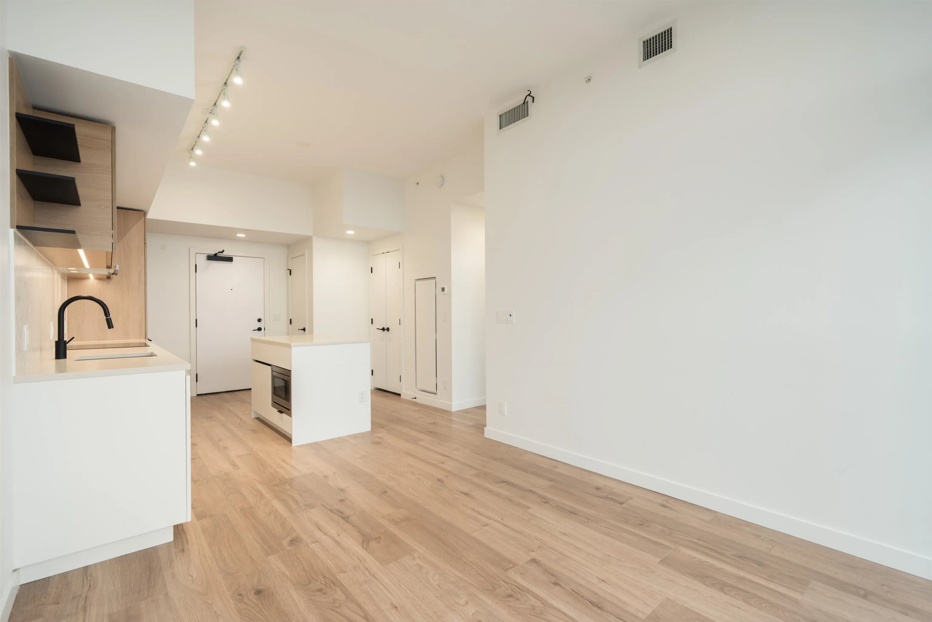 13428 105 Avenue #2611