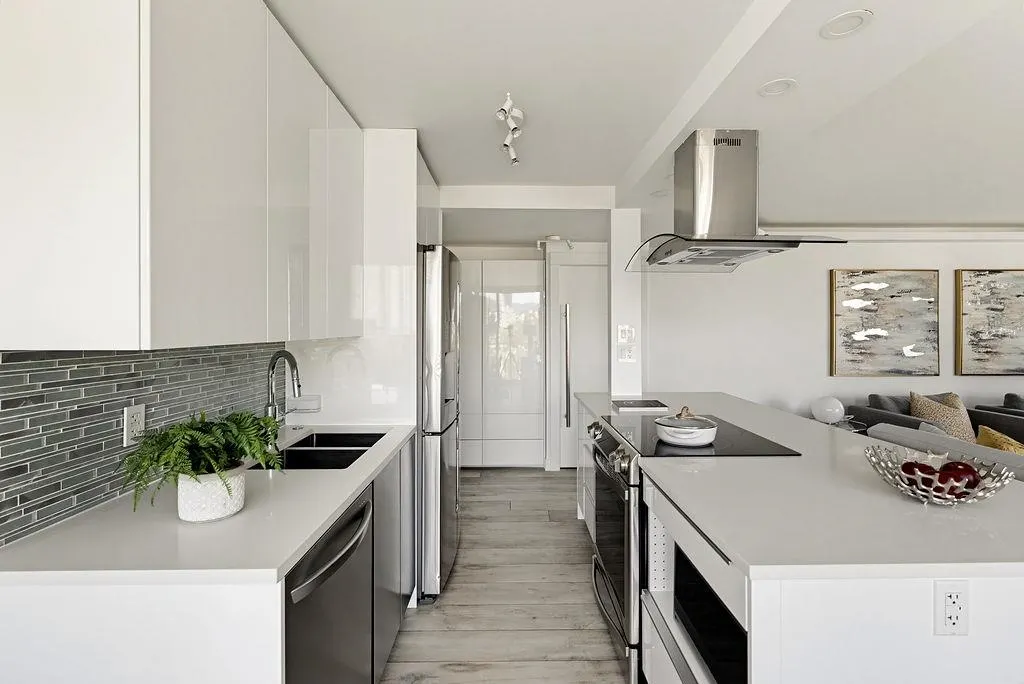 1575 Beach Avenue #1103