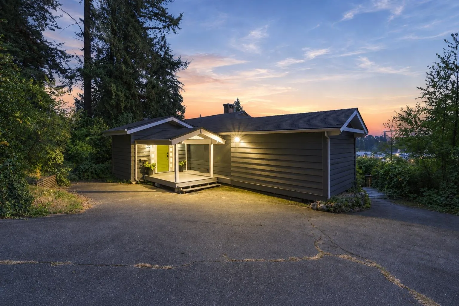 1095 W Keith Road