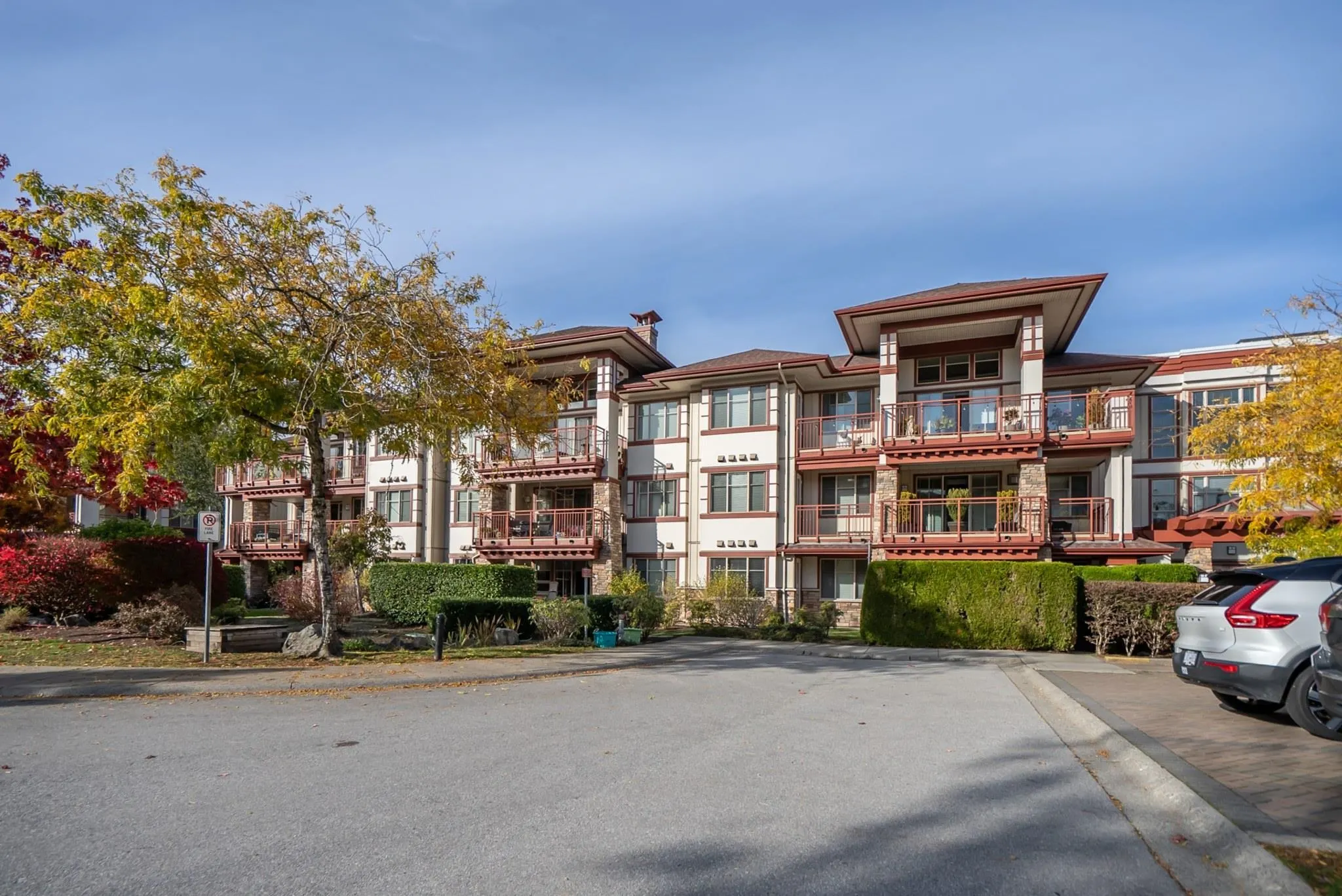16455 64 Avenue #101