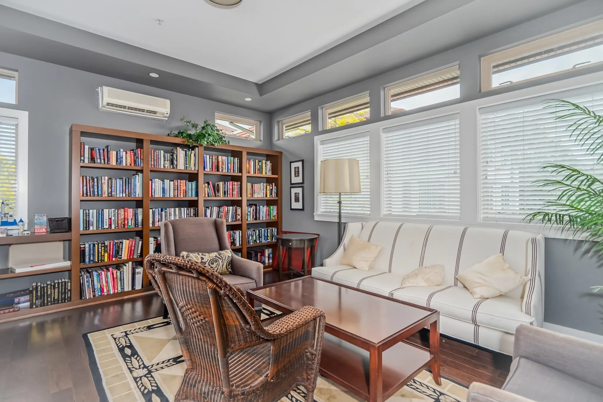 16455 64 Avenue #101
