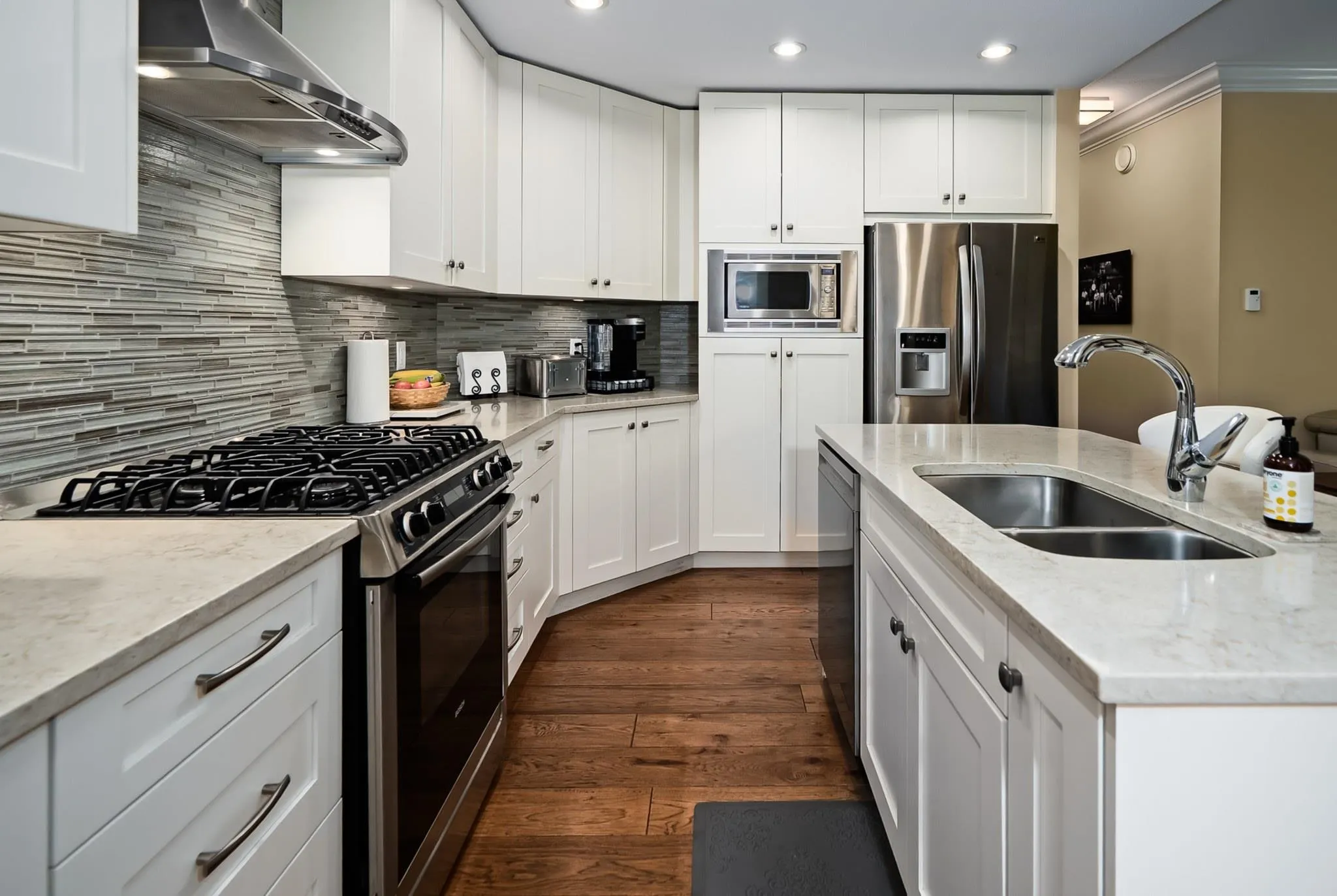 16455 64 Avenue #101