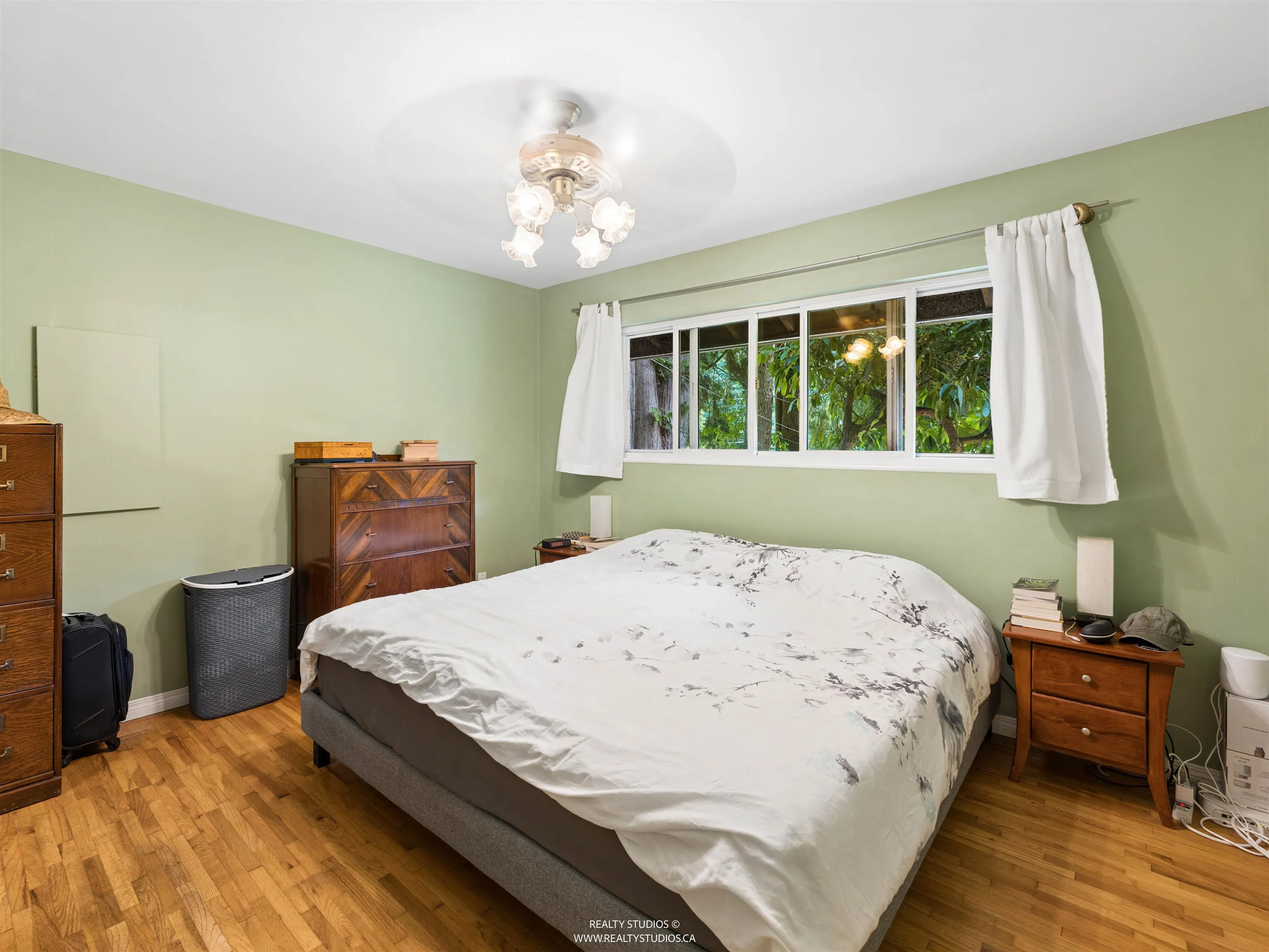 1525 Avonlynn Crescent