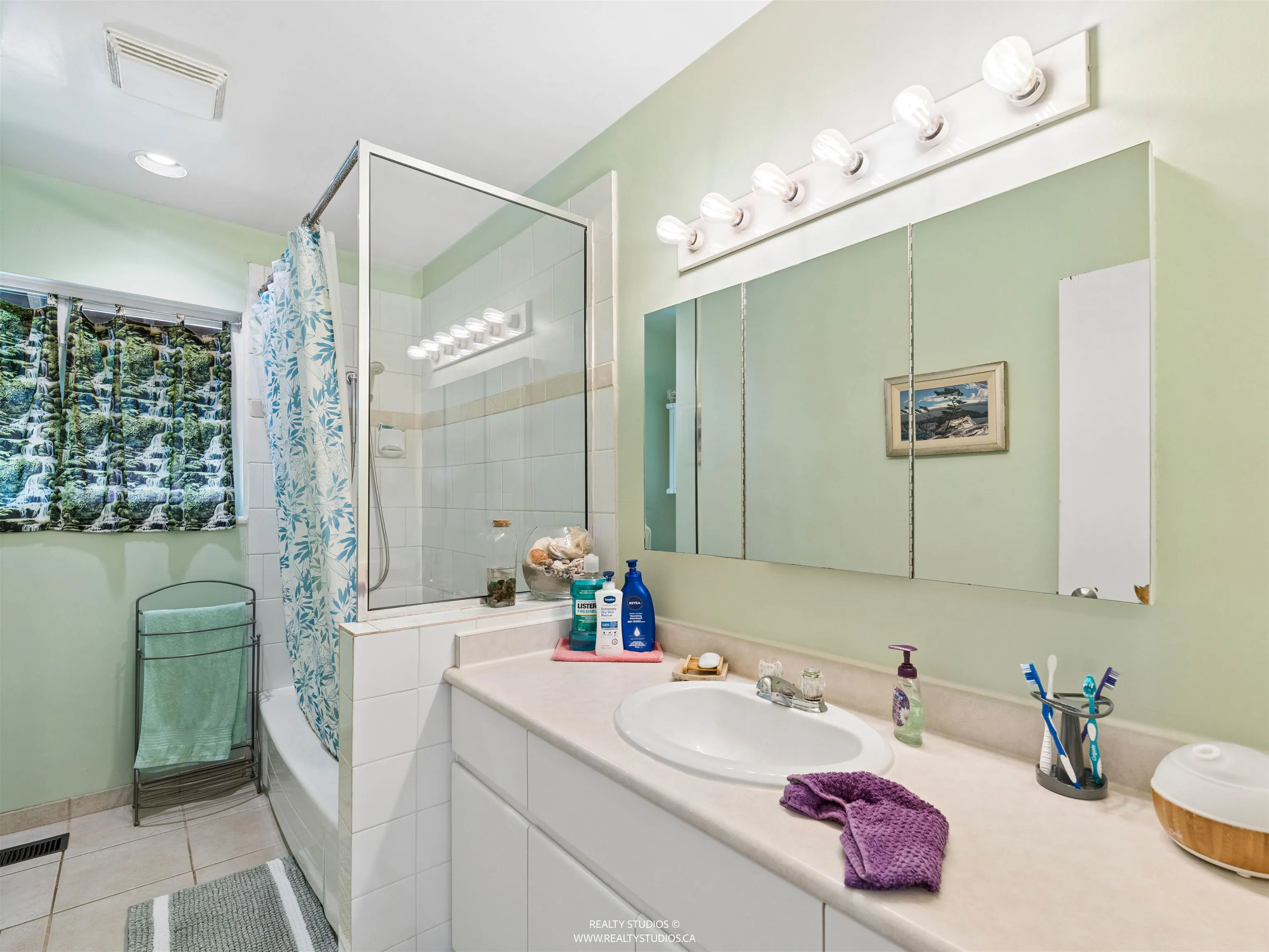 1525 Avonlynn Crescent