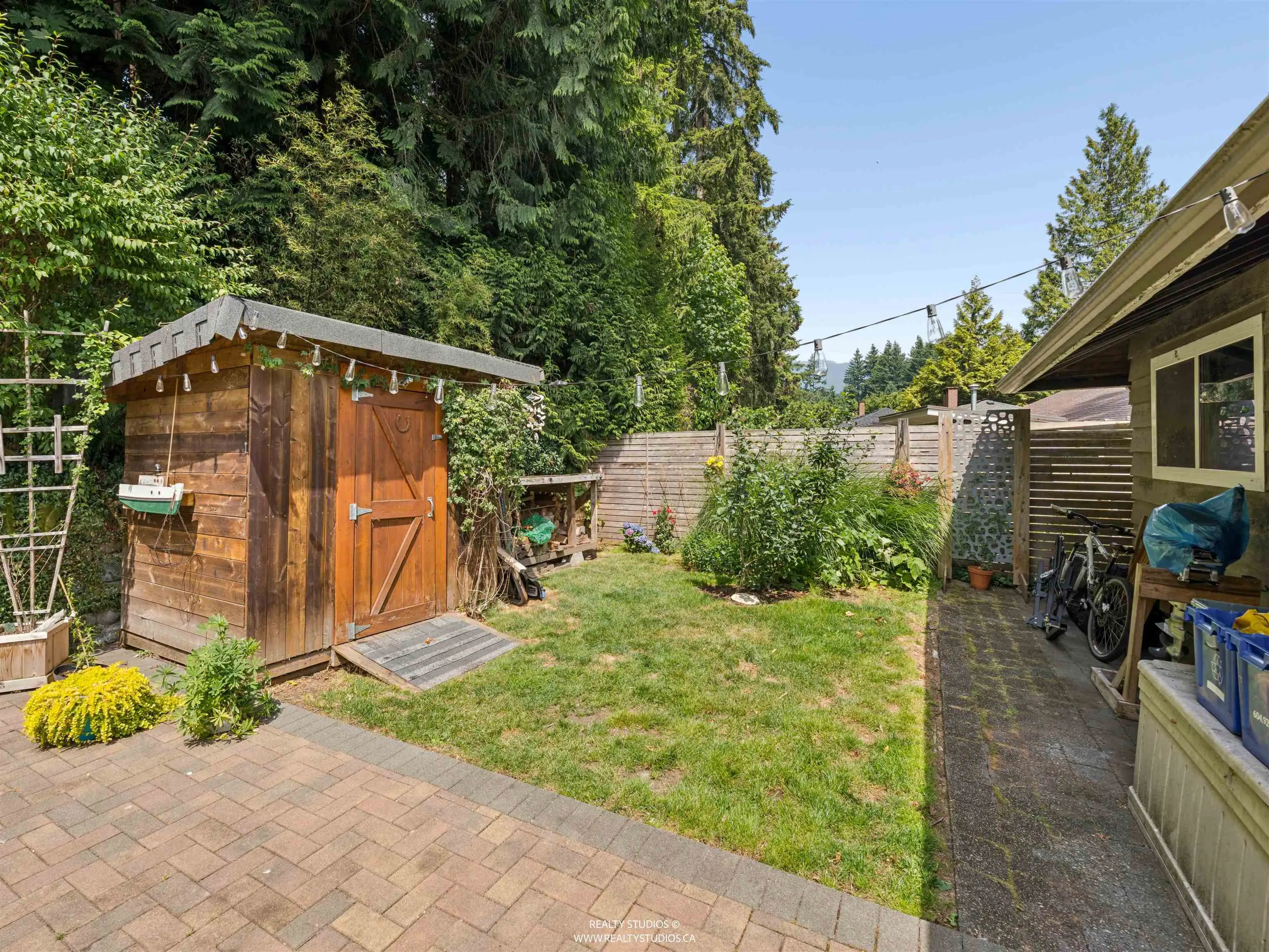 1525 Avonlynn Crescent