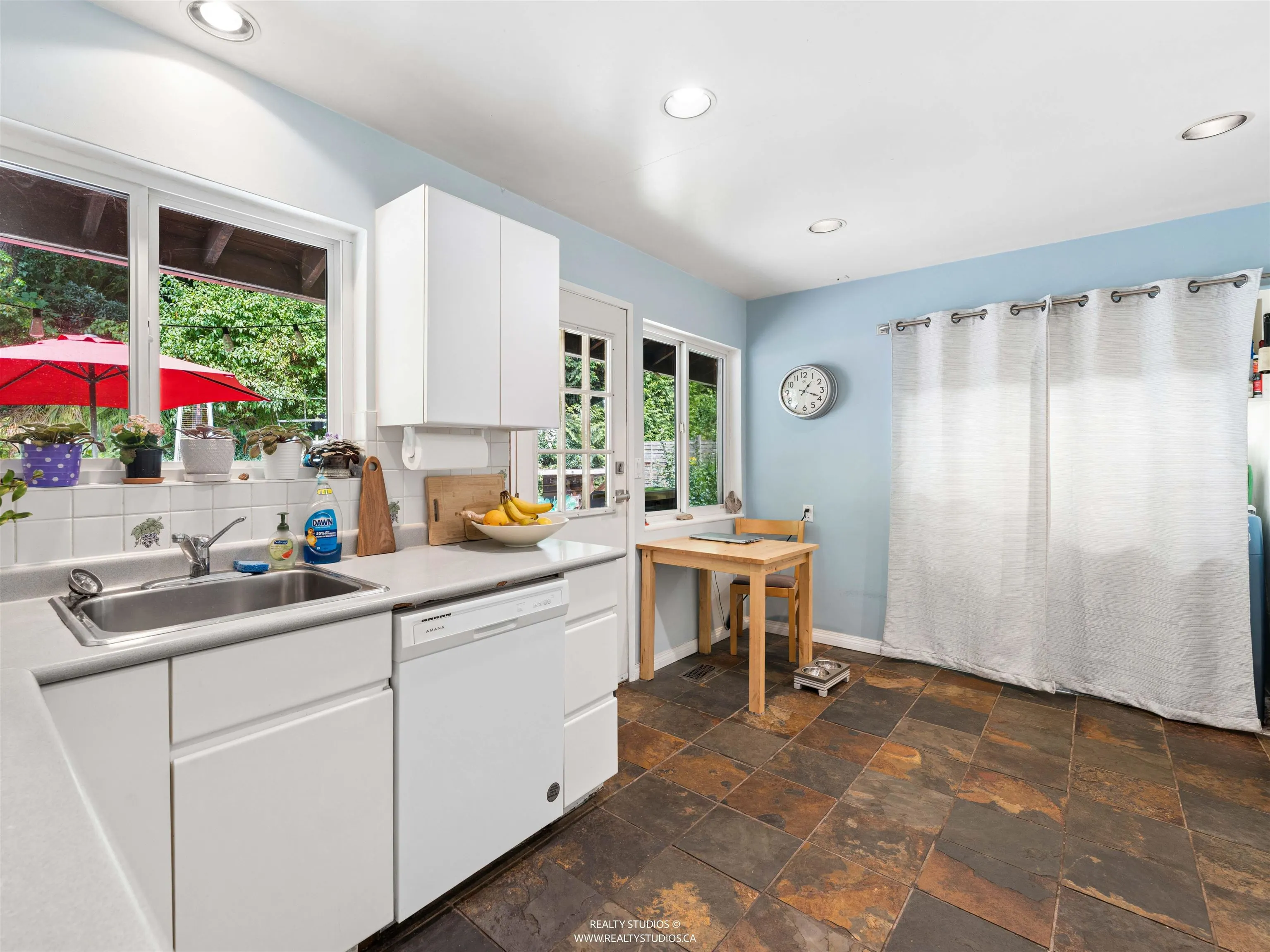 1525 Avonlynn Crescent