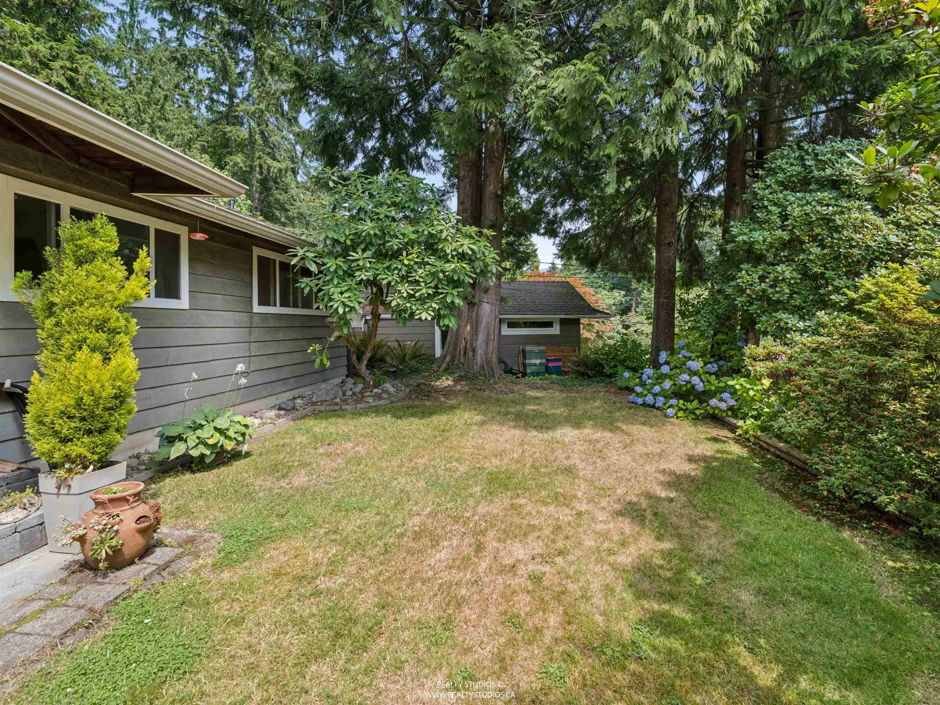1525 Avonlynn Crescent