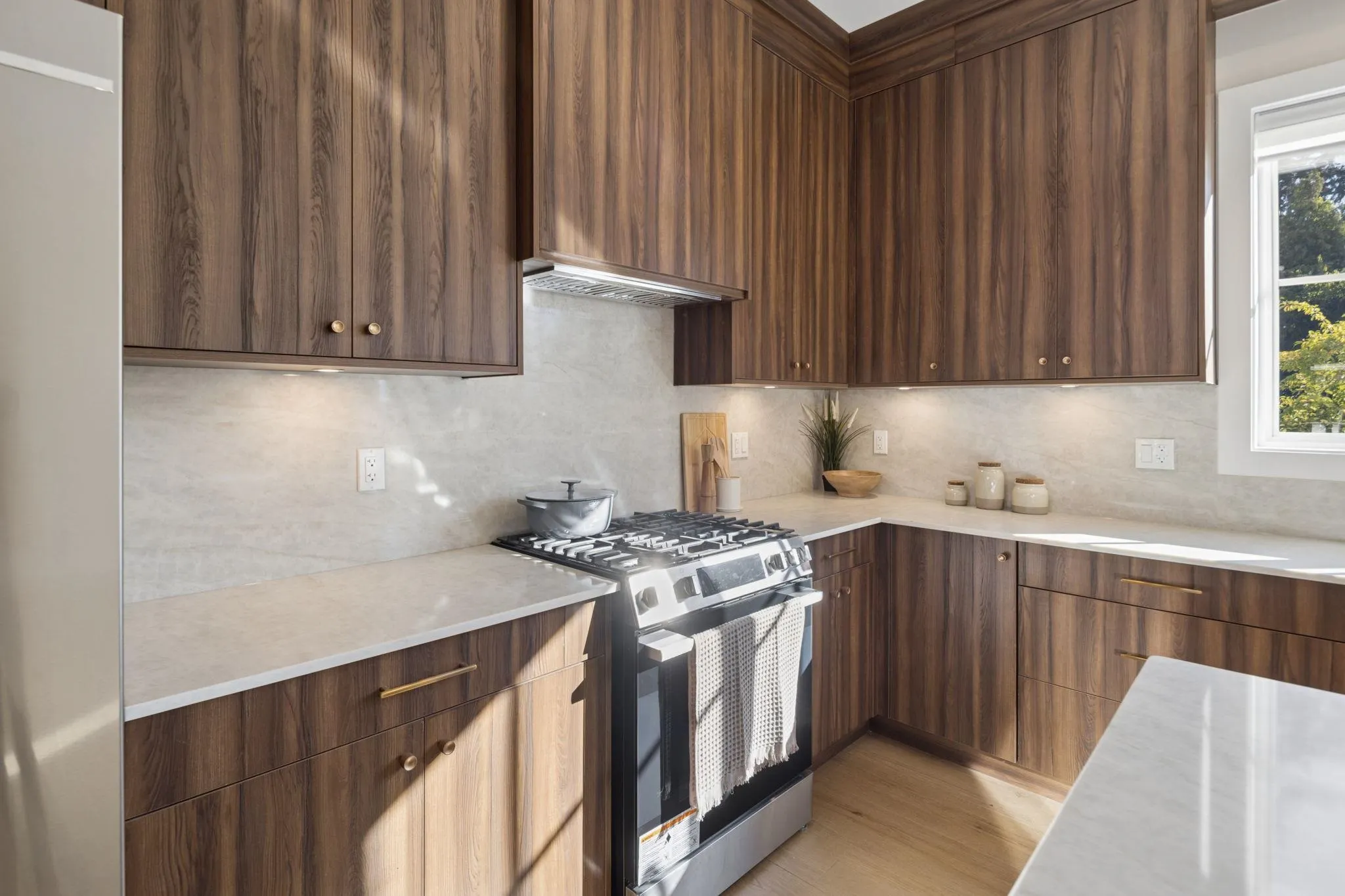 16042 9a Avenue #101