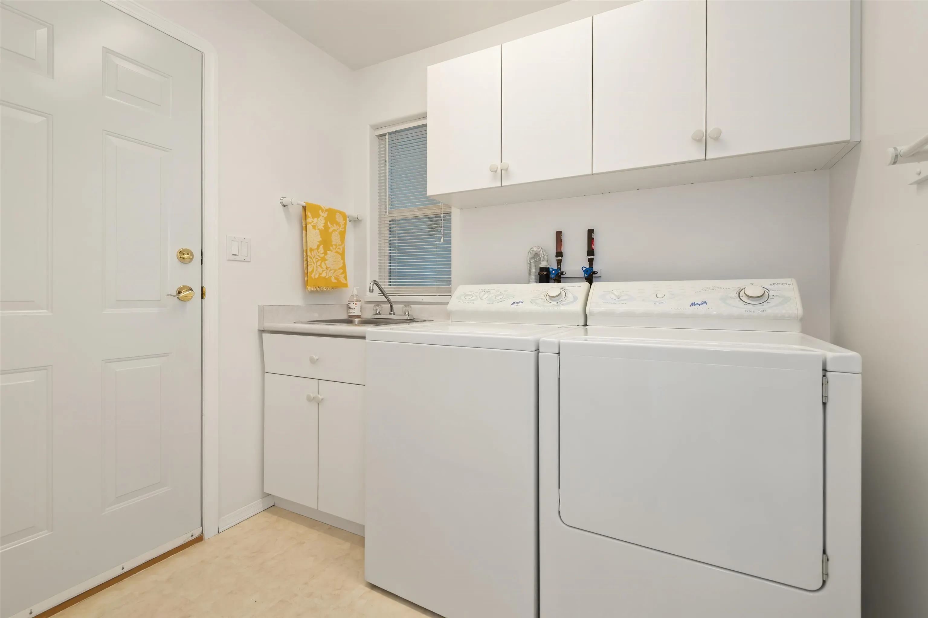 5659 Viewpoint Place