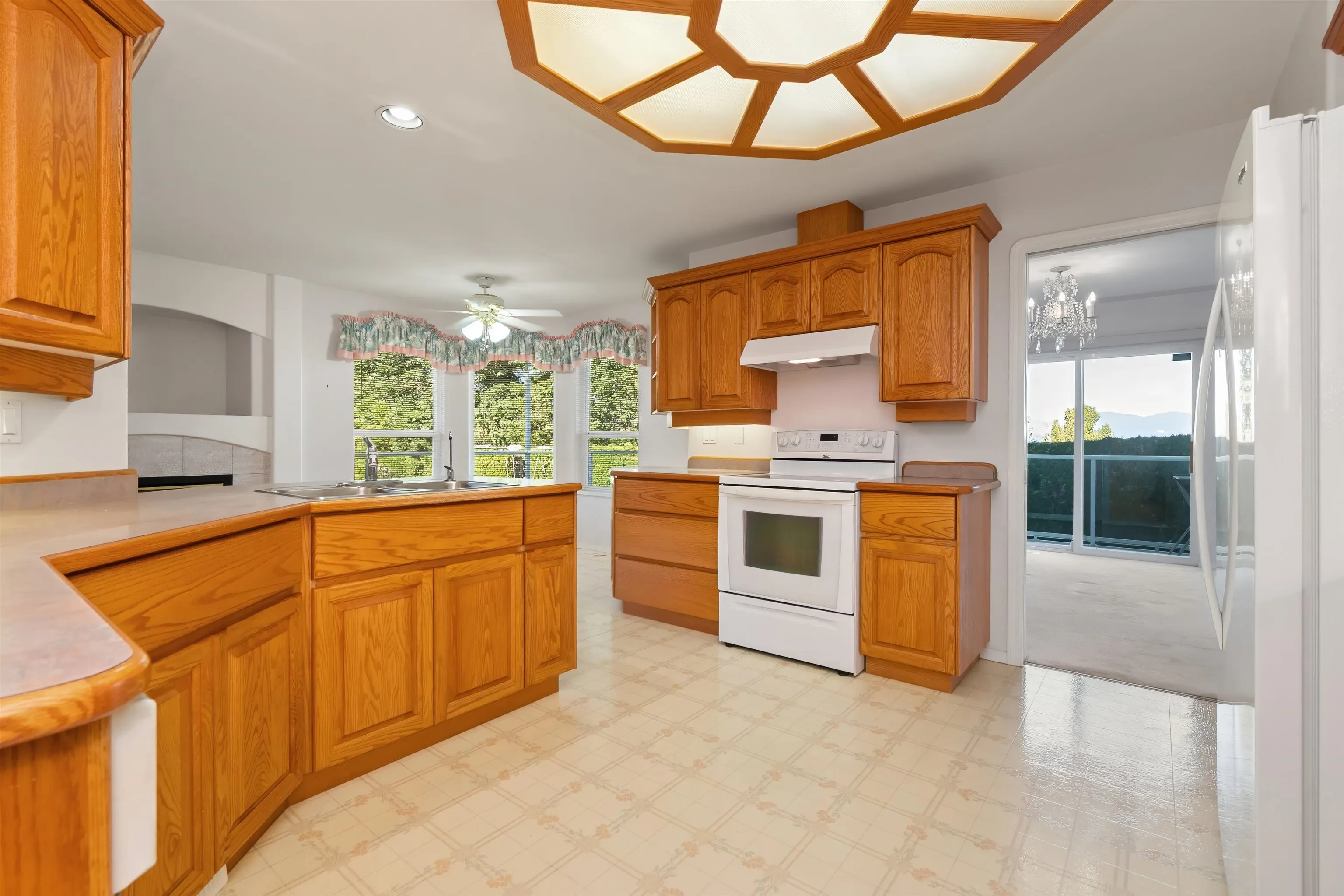 5659 Viewpoint Place