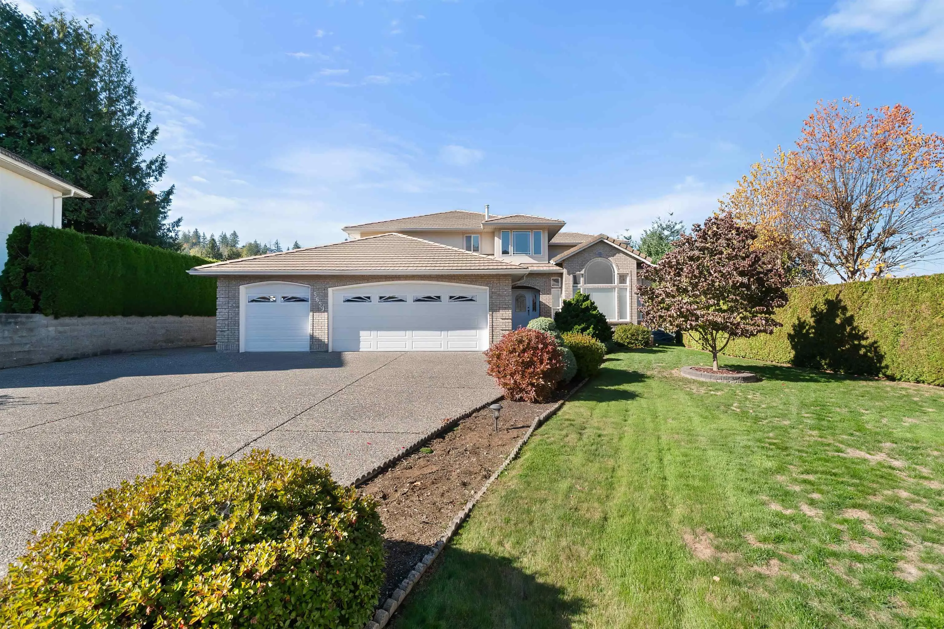 5659 Viewpoint Place