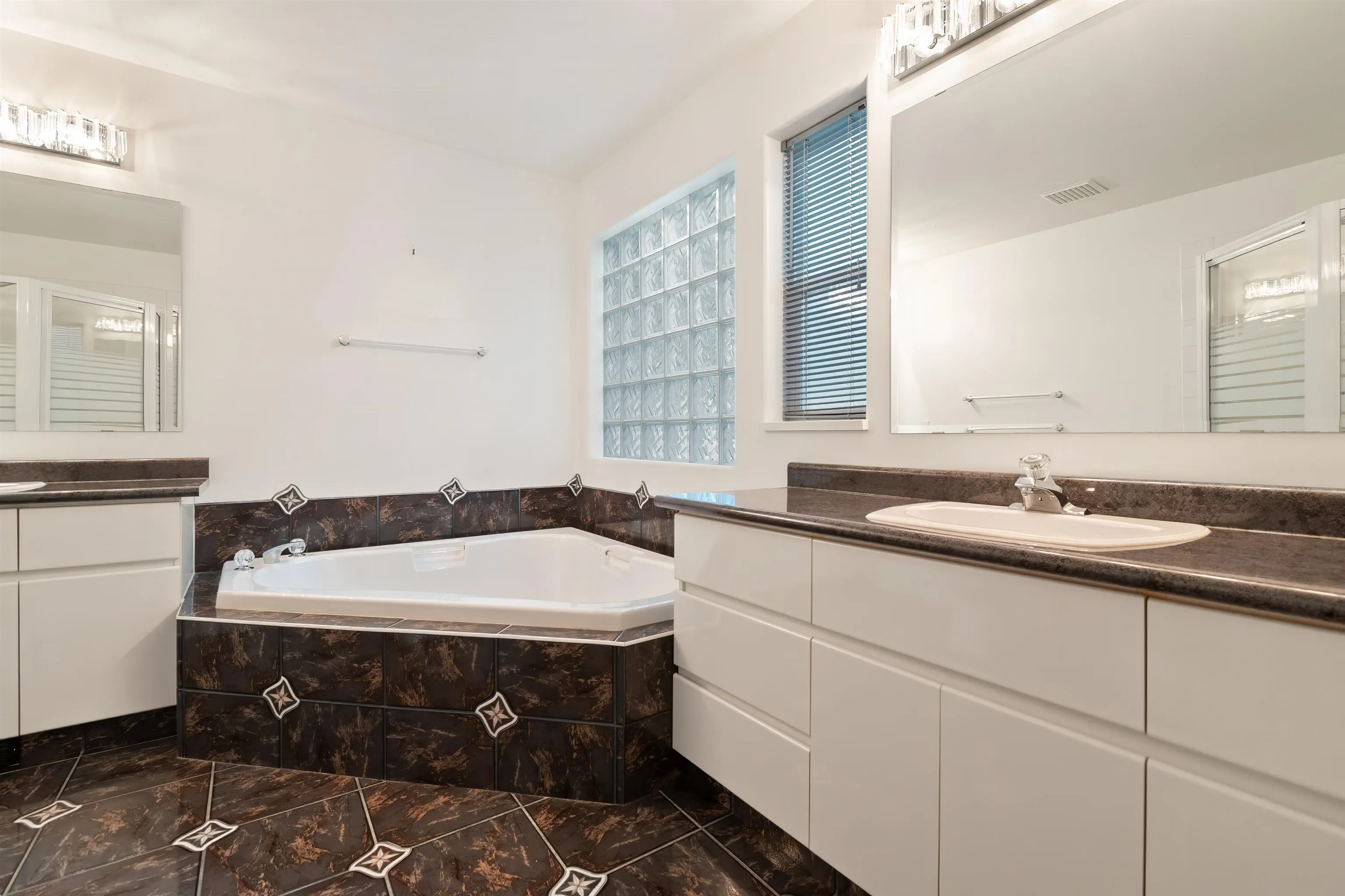 5659 Viewpoint Place