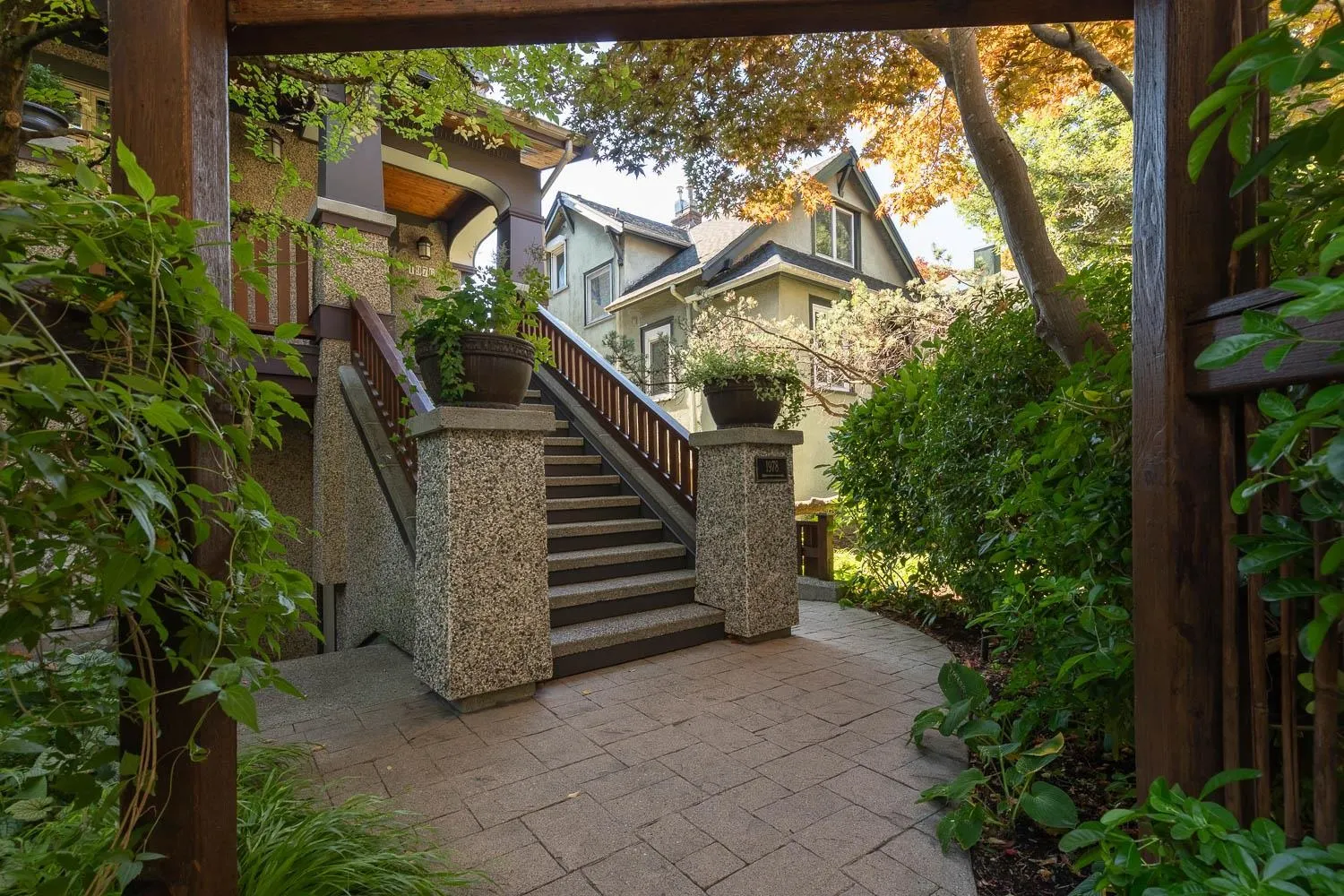 1976 W 12th Avenue