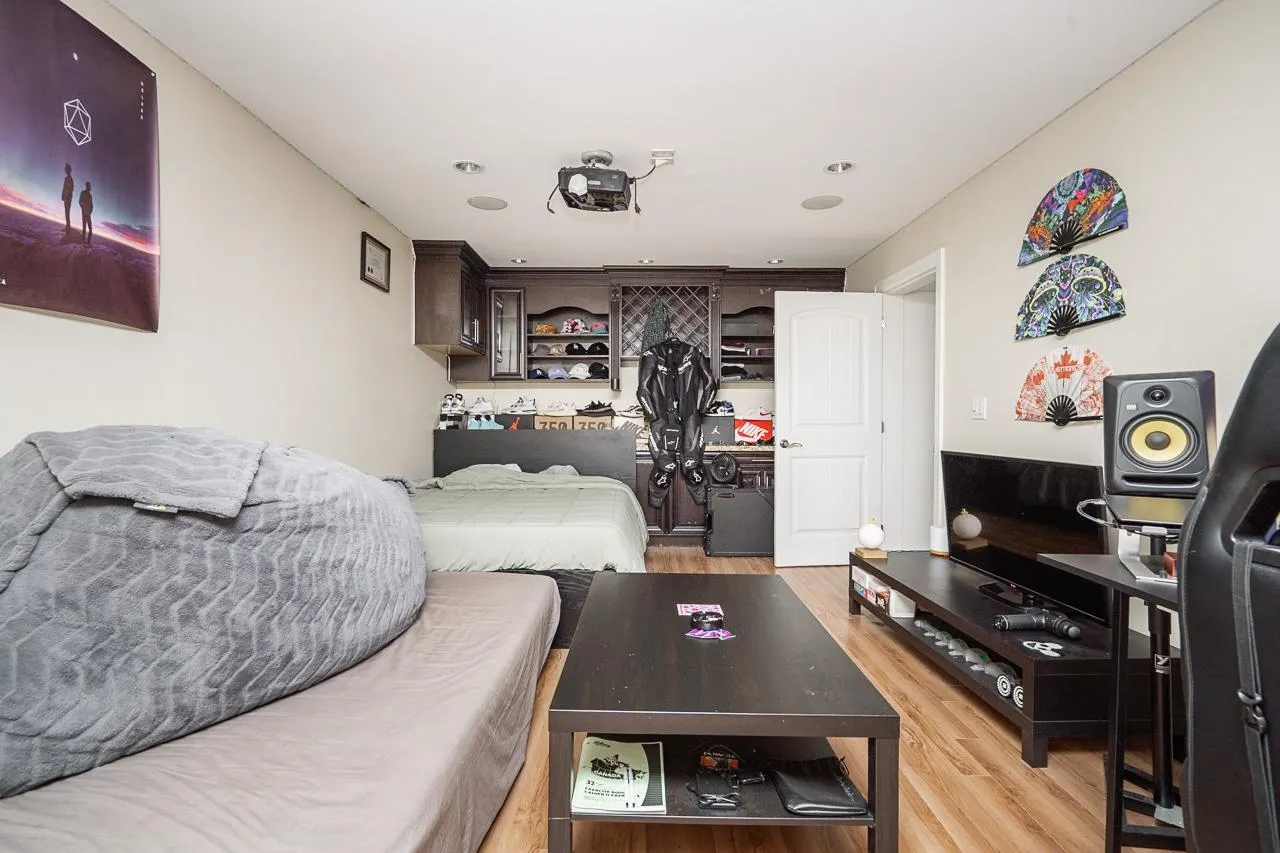 7035 6th Street