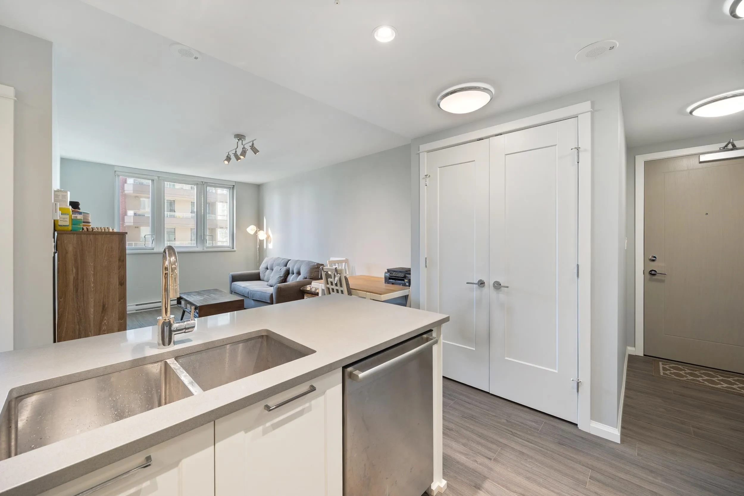 520 Como Lake Avenue #1401