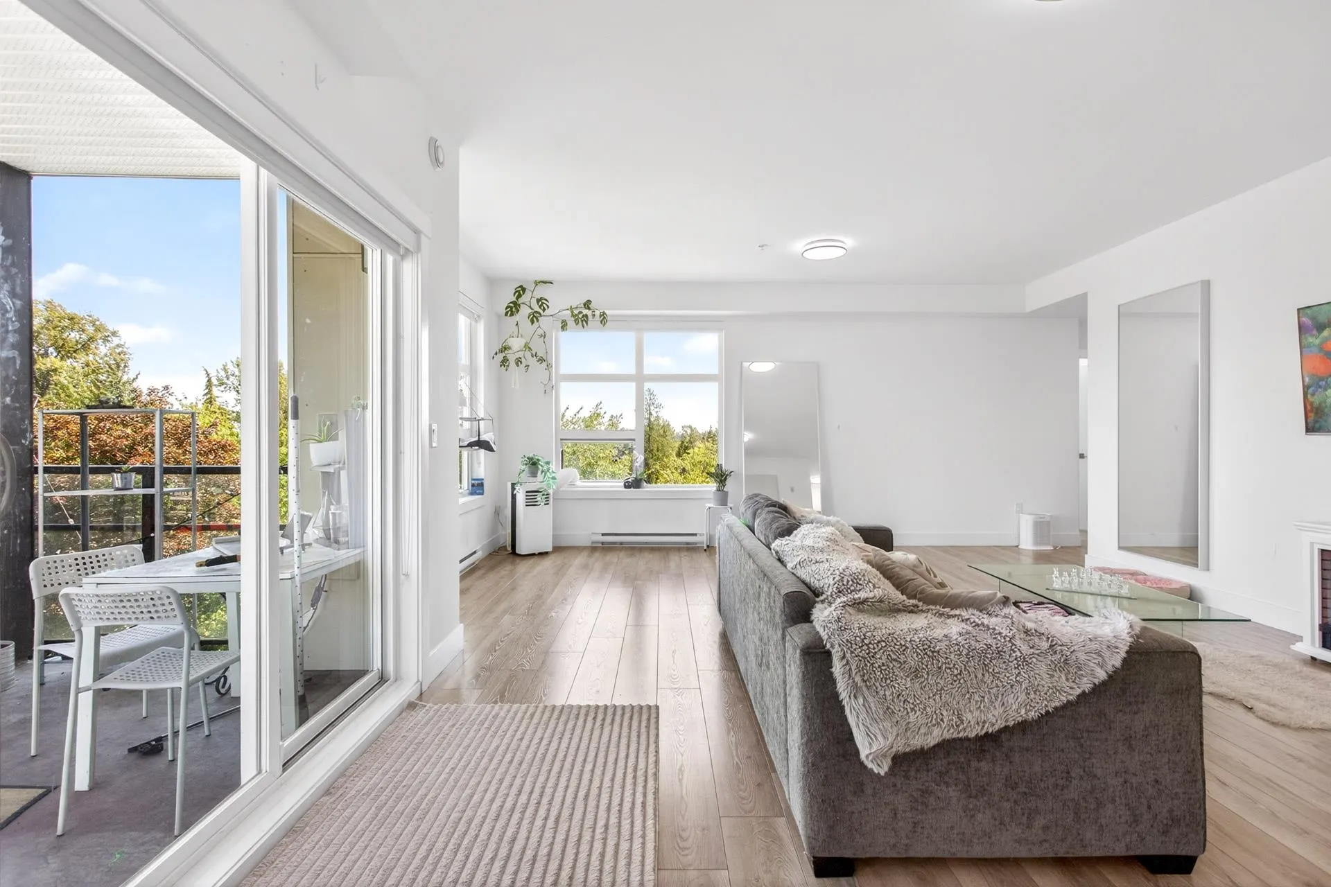 22577 Royal Crescent #403