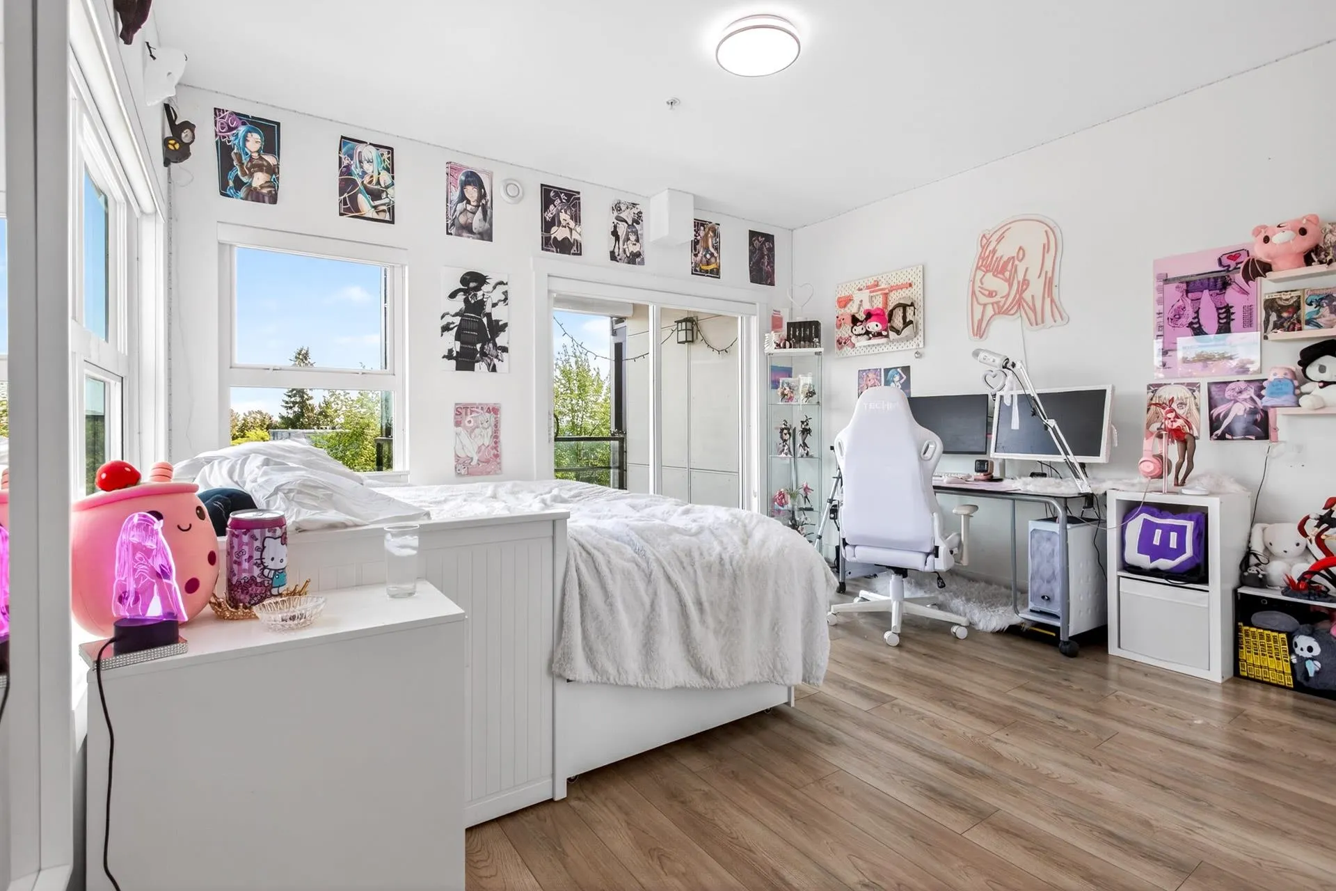 22577 Royal Crescent #403