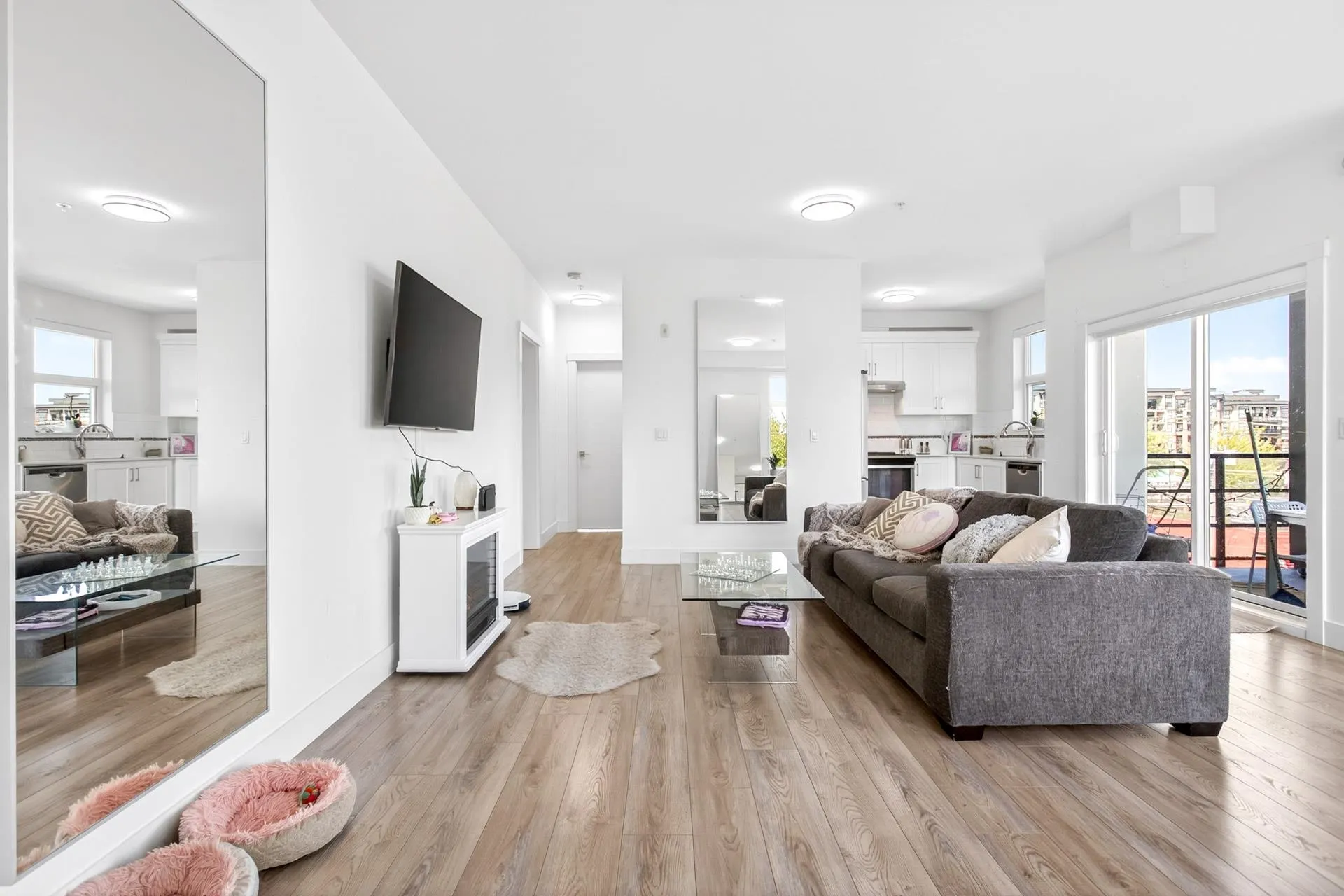 22577 Royal Crescent #403