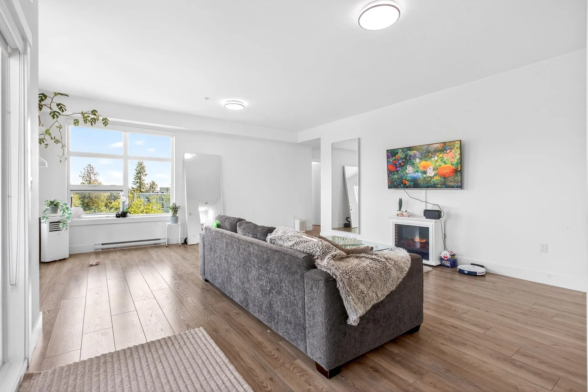22577 Royal Crescent #403