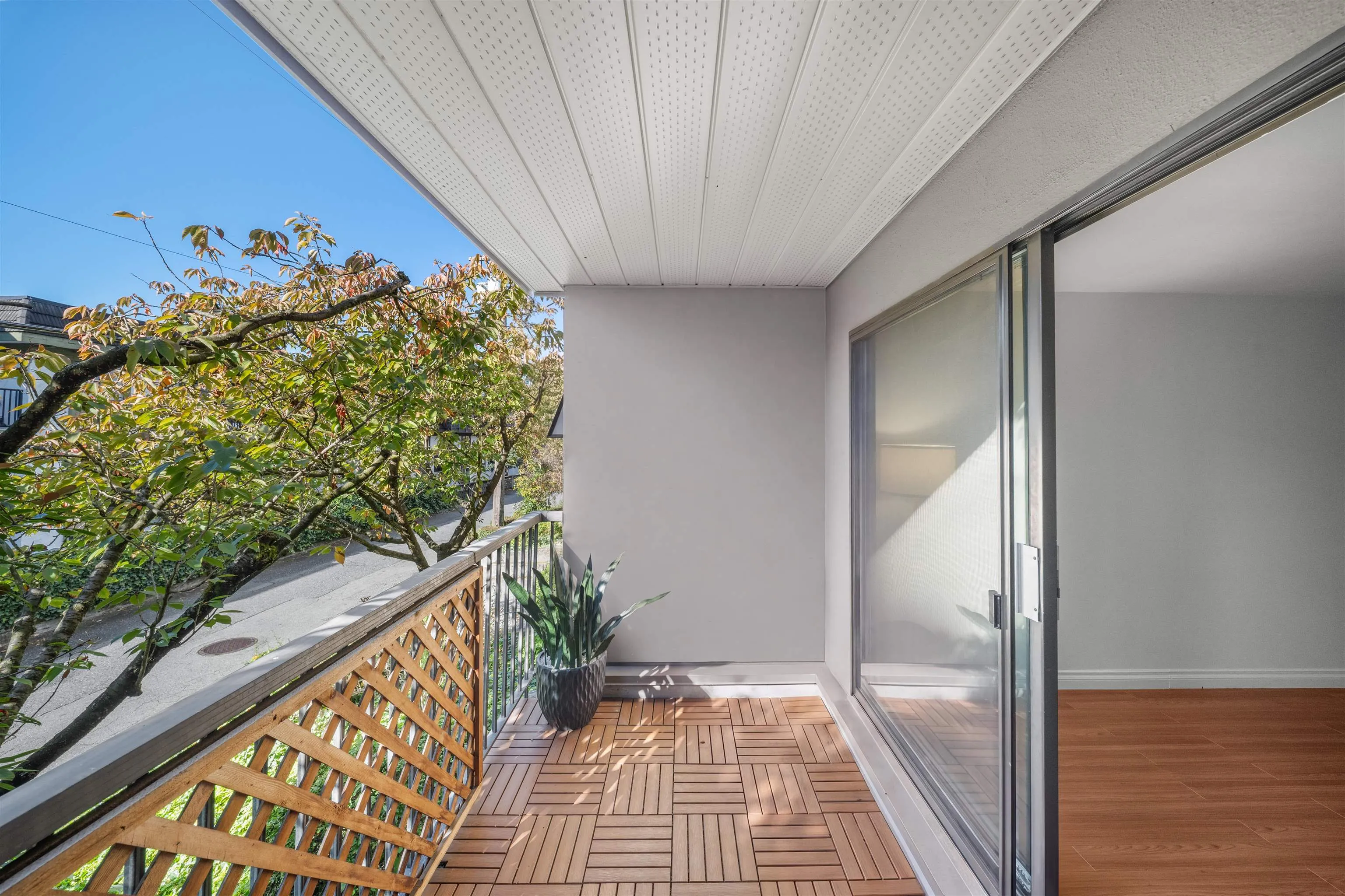 251 W 4th Street #108