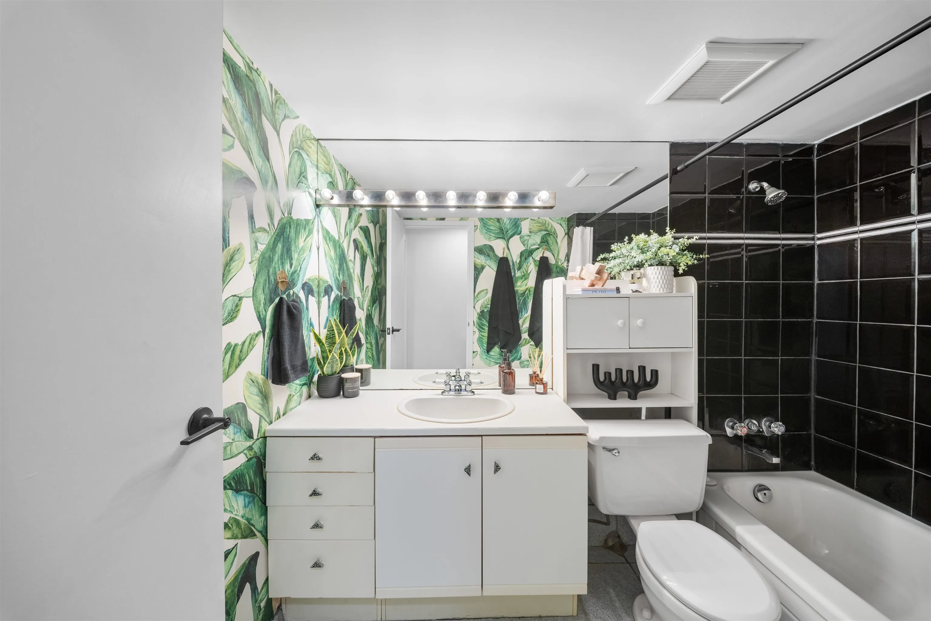 251 W 4th Street #108