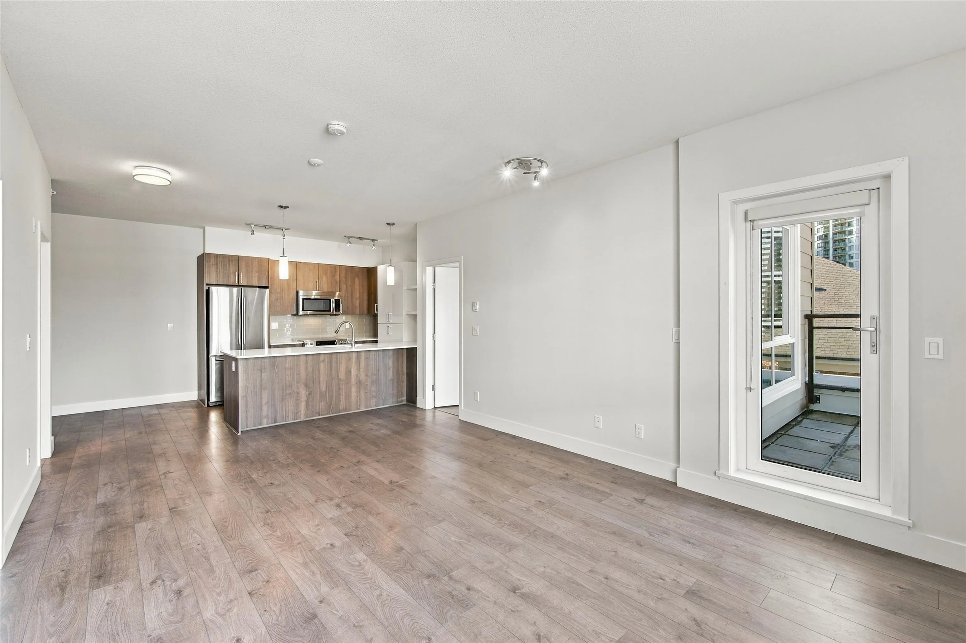 630 Como Lake Avenue #410