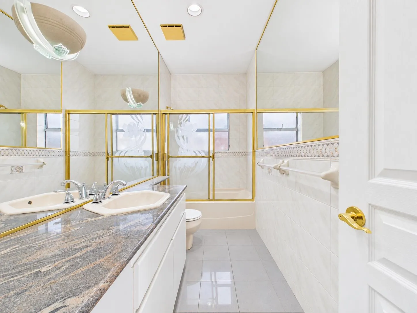 825 Everett Crescent