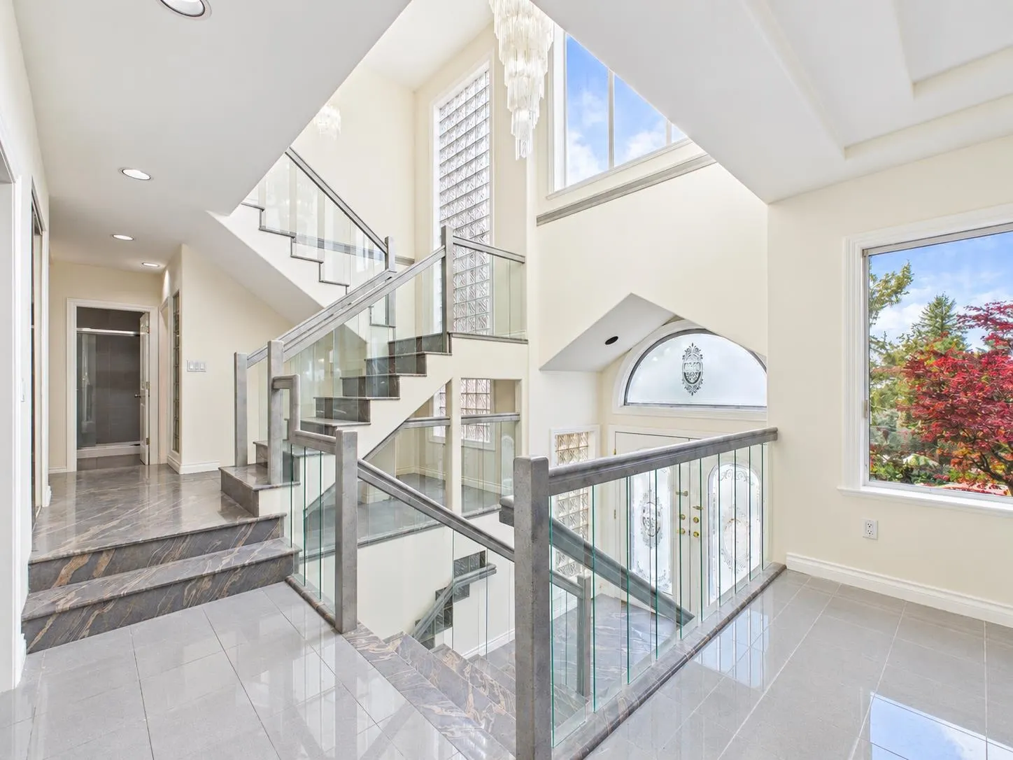 825 Everett Crescent