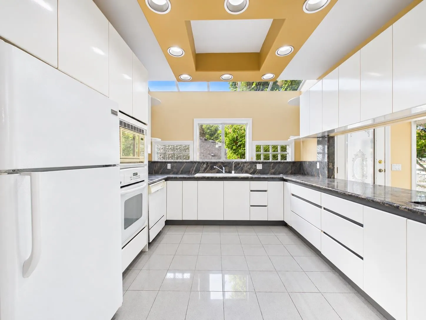 825 Everett Crescent