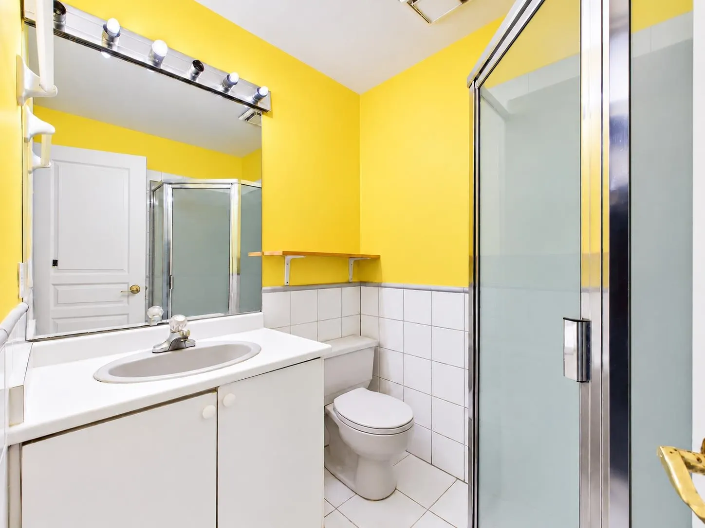 825 Everett Crescent