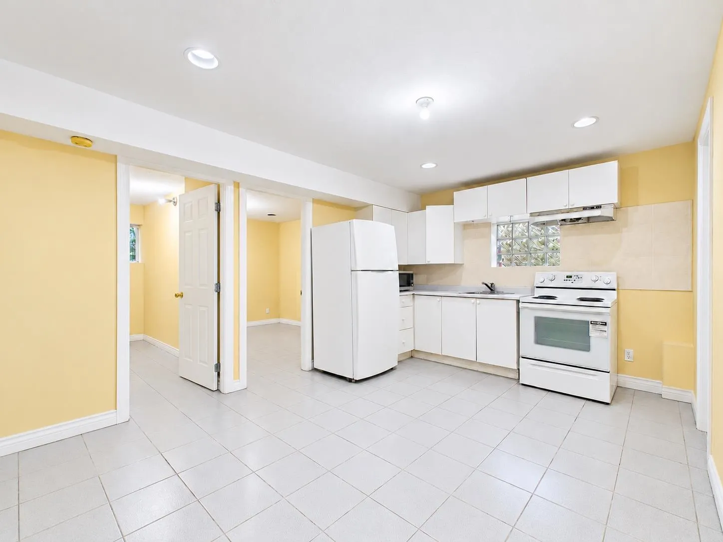 825 Everett Crescent