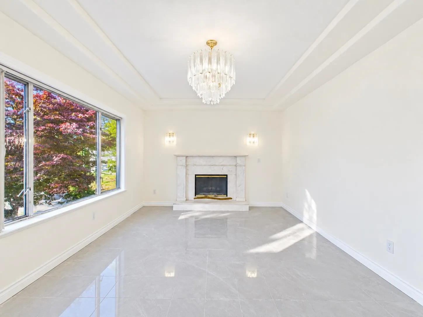 825 Everett Crescent