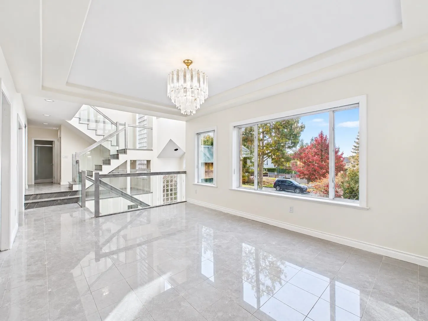 825 Everett Crescent