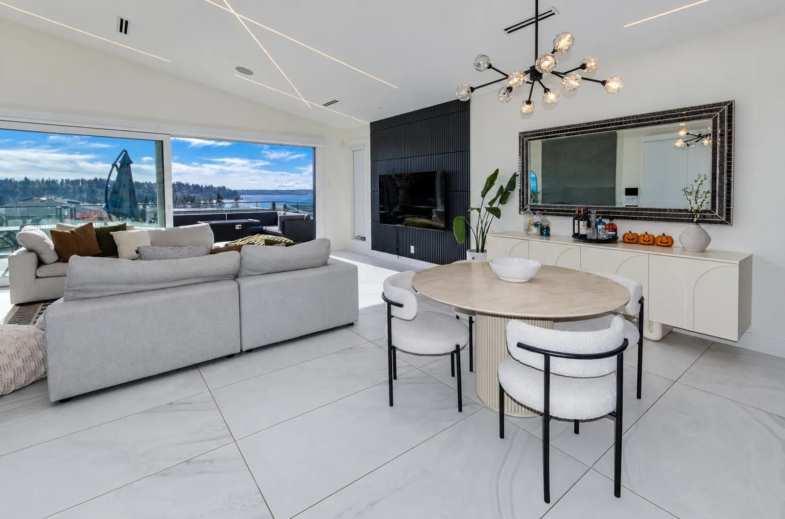 1108 Esquimalt Avenue