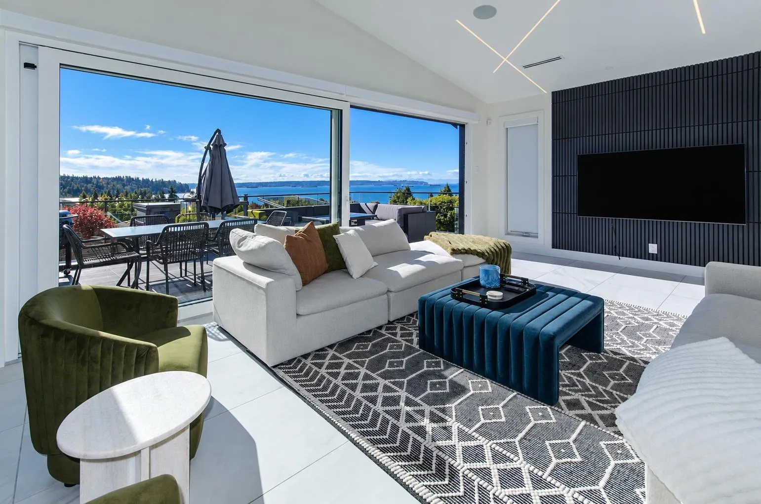 1108 Esquimalt Avenue