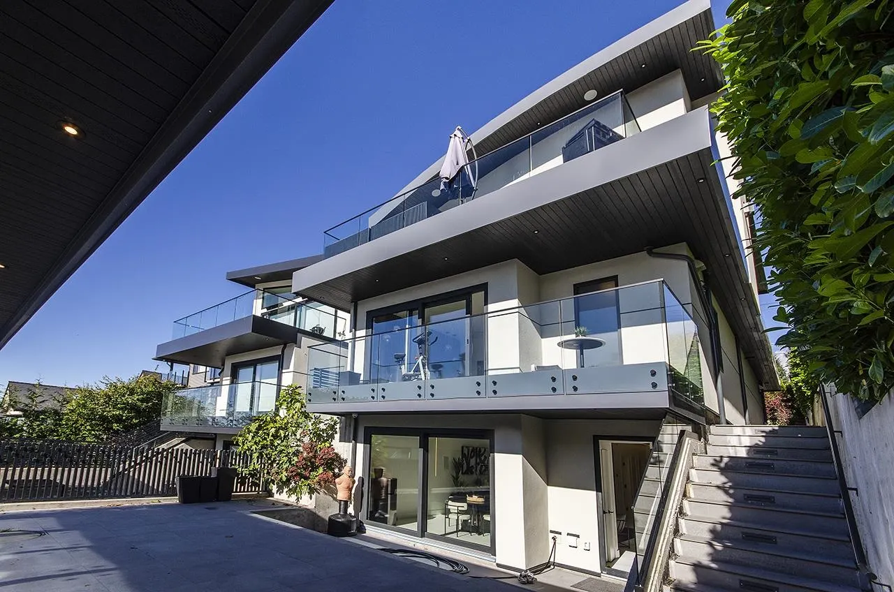 1108 Esquimalt Avenue