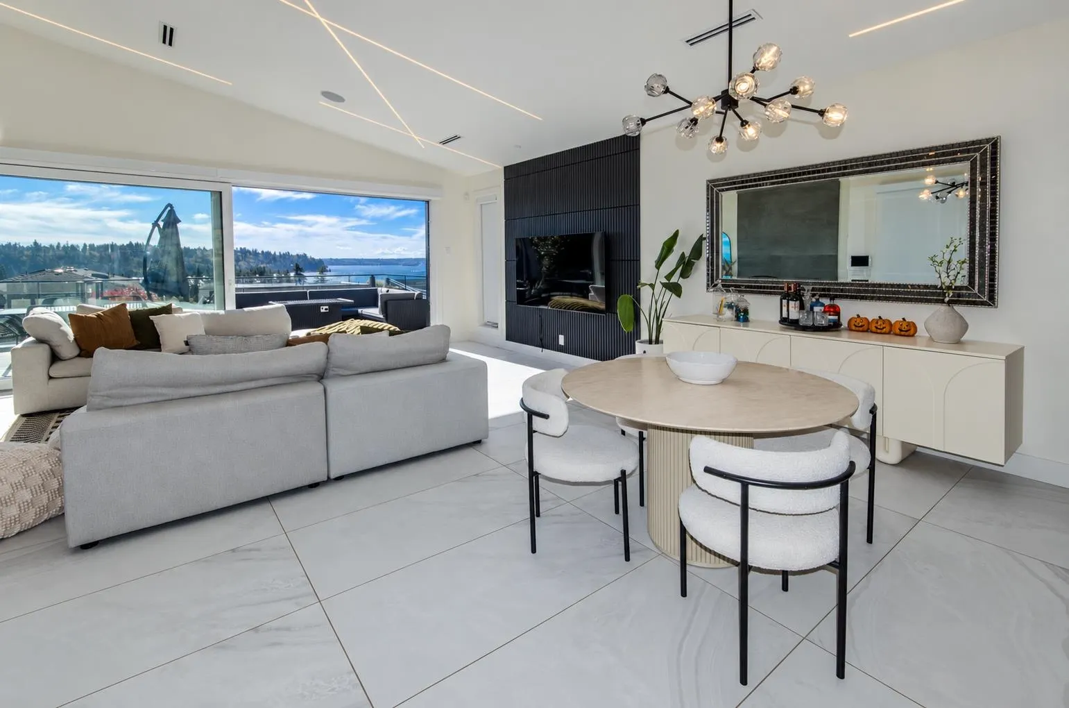 1108 Esquimalt Avenue