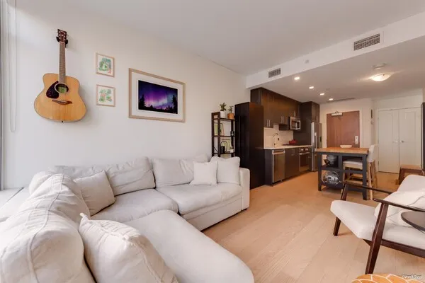 38 W 1st Avenue #801